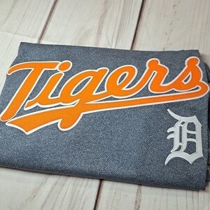 3 FOR 12 SALE Detroit Tigers Shirt Size Mens M